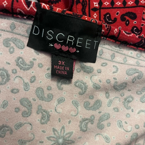 Red Bandana Short Sleeve Top with tie Waist - Picture 7 of 7